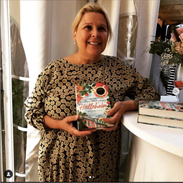 Ruth at the release of Halleholm - Lovisas Val. She is holding the book in front of her.